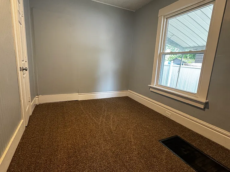 975 Collinwood Ave — Photo 4