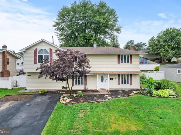 173 Twin Oak Dr, Levittown, PA 19056