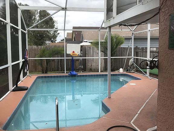 3rd image of 322 Oceanside Ct