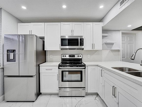 5th image of 1510 Whitehall Dr APT 104