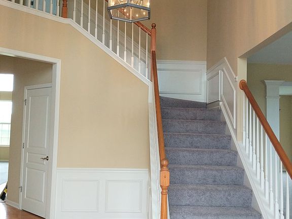 3rd image of 4080 Stratford Ln