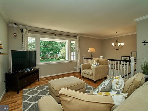4th image of 8614 Queen Elizabeth Blvd