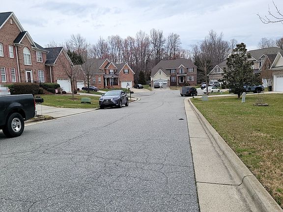 4th image of 205 Olde Salem Dr