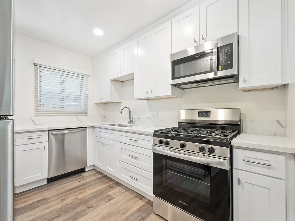 1633 & 1637 E Maple Ave