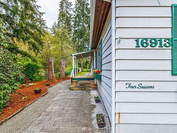 5th image of 16913 Heather Ln SE
