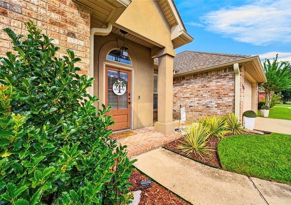 1st image of 109 Rue Merlot