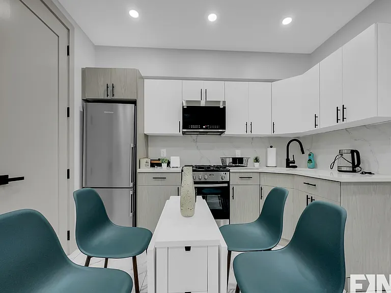 563 New York Ave #GROUNDFLOOR — Photo 3