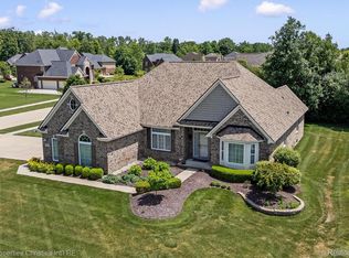 23032 Cheyenne Dr, South Lyon, MI 48178