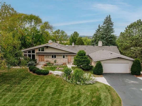 S23W27100 Shananagi LANE, Waukesha, WI 53188