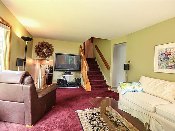 3rd image of 42 Village Walk