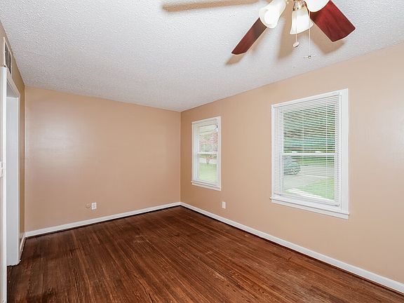 4th image of 948 Edwards Lake Rd