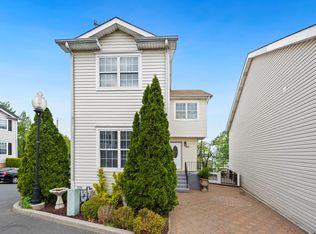 150 Northview Ct, Staten Island, NY 10301