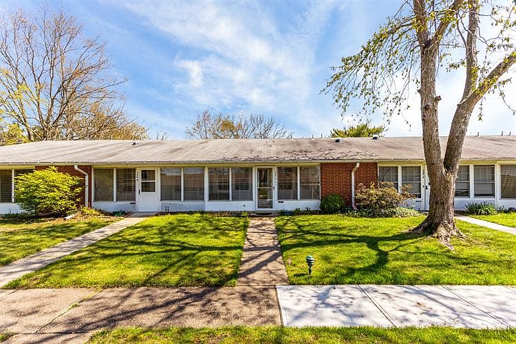 1st image of 366C Chesterfield Ct #1003