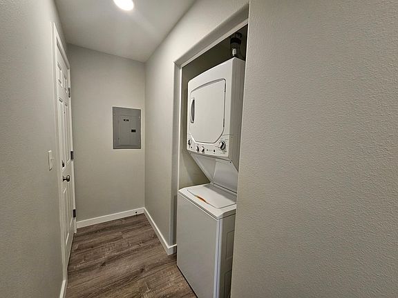 4th image of 304 Alder St #C