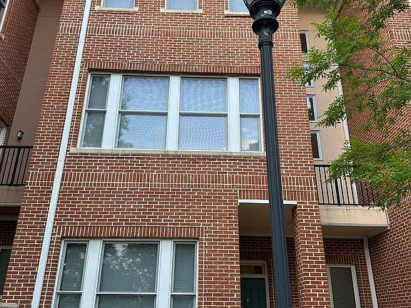 2nd image of 745 Fountainhead Ln NE