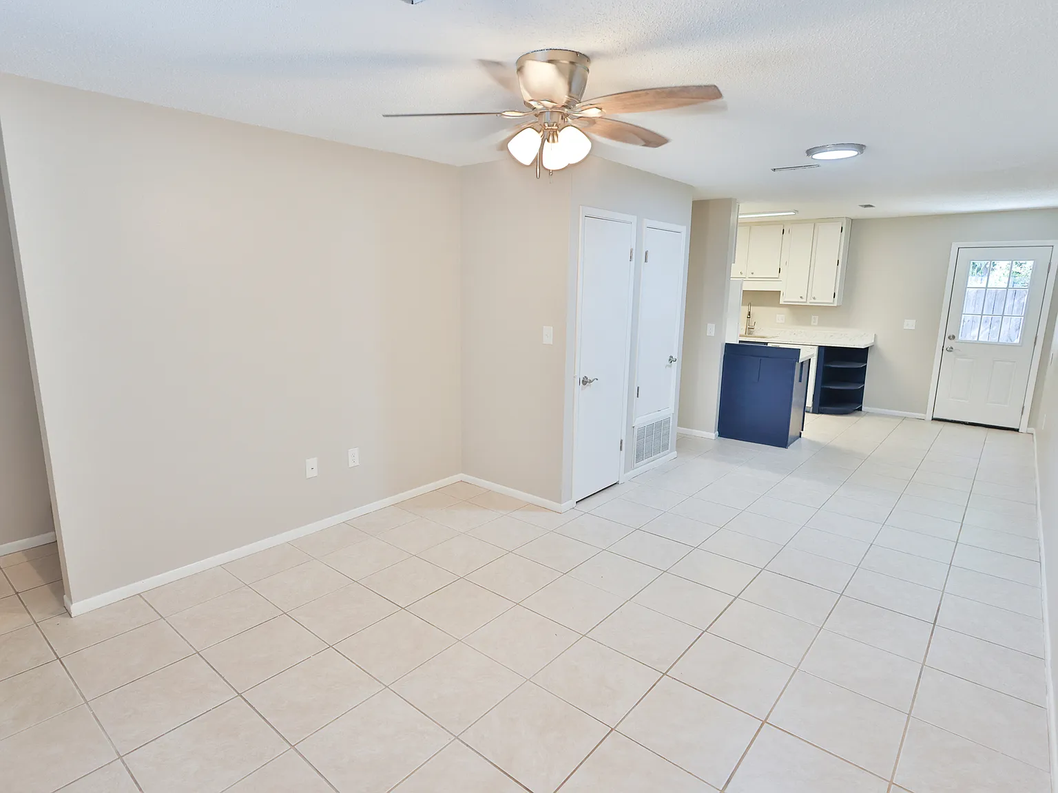 2 bed, 1.5 bath, 950 sqft, $1,700 — Photo 4