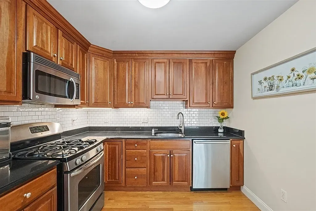 2 bed, 1076 sqft, $3,500 — Photo 1