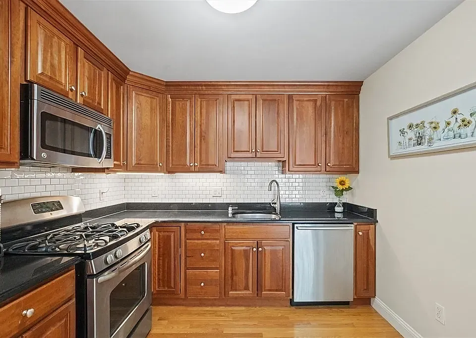 32 Common St #34