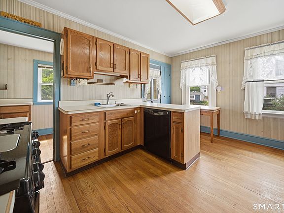 4th image of 19 Homestead Avenue