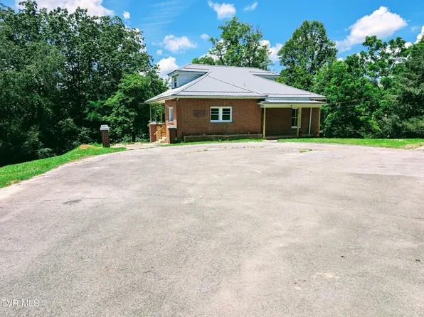 111 Factory Dr, Clintwood, VA 24228