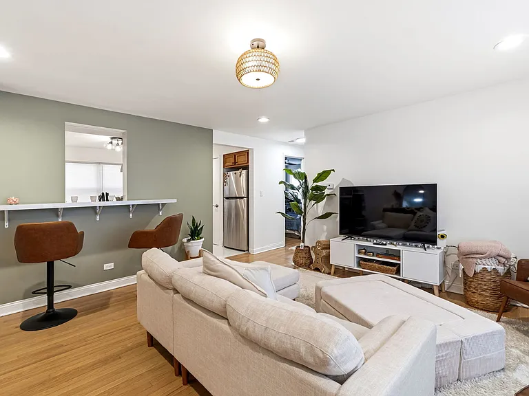 5241 N Reserve Ave #1W — Photo 3