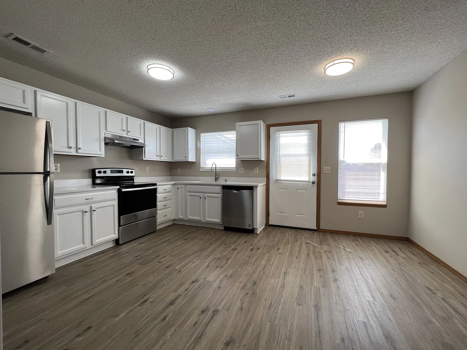 4 bed, 1400 sqft, $1,545 — Photo 2