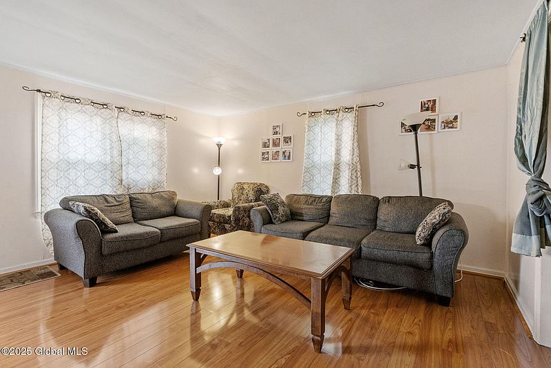 4th image of 23 Lakeview Avenue