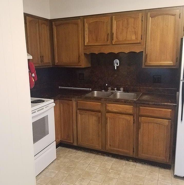 2nd image of 1423 Commerce Ave APT 16