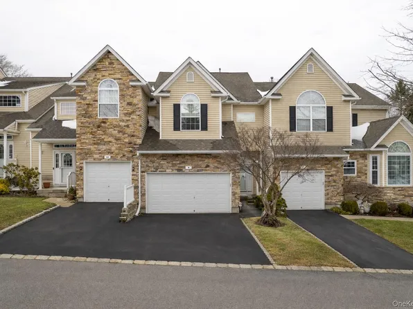 9 Mohannis Way, Kings Park, NY 11754