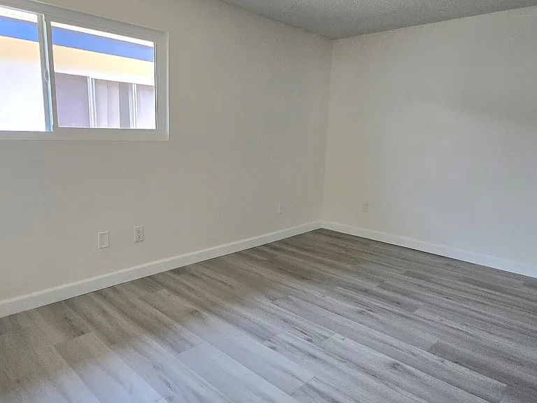 1334 Engracia Ave — Photo 15