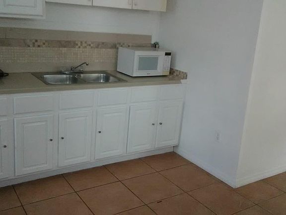 5th image of 409 Albatross Ct