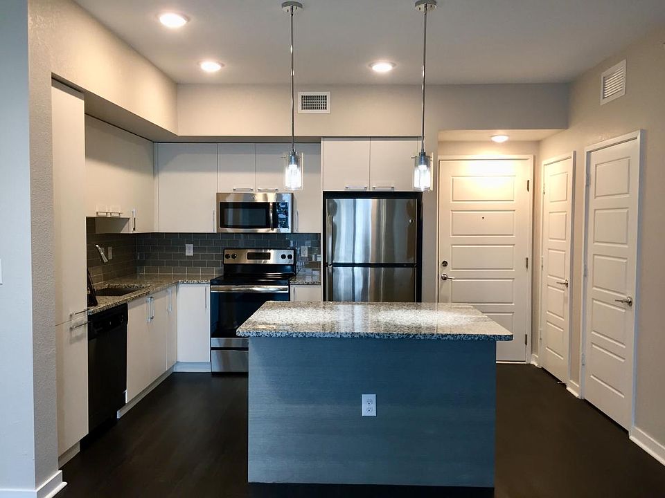 1st image of 115 SE 4th St