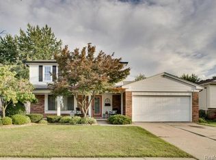 42439 Saltz Rd, Canton, MI 48187