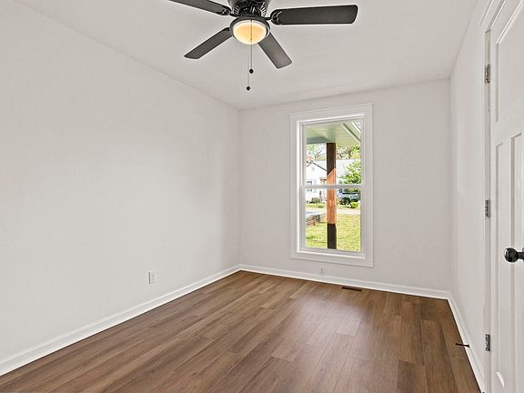 18th image of 12 Hudson St