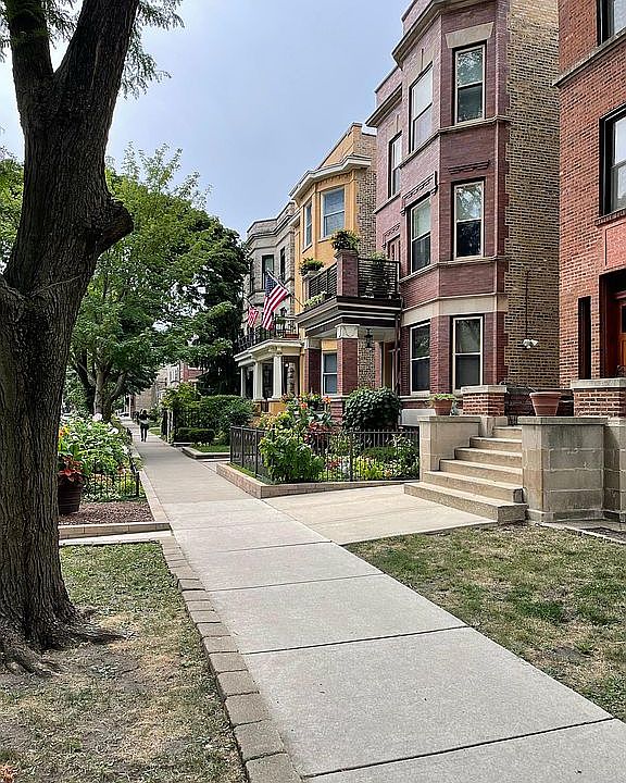 1st image of 1314 W Cornelia Ave #1