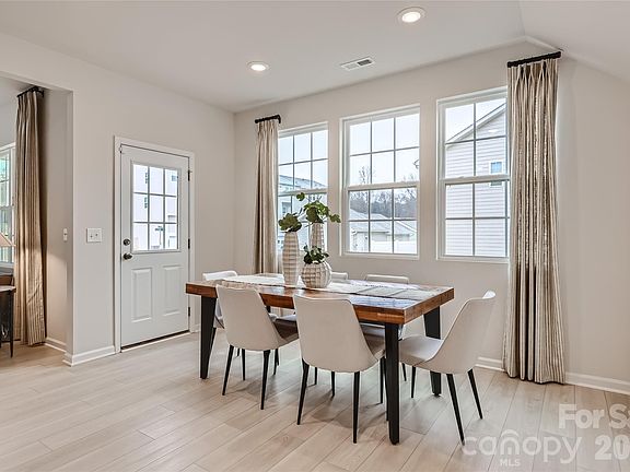 5th image of 941 Cobbled Way