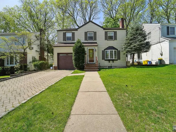 102 Herrick Ave, Teaneck, NJ 07666