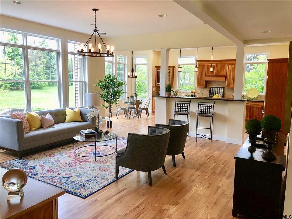 1st image of 6 Hidden Farm Ln