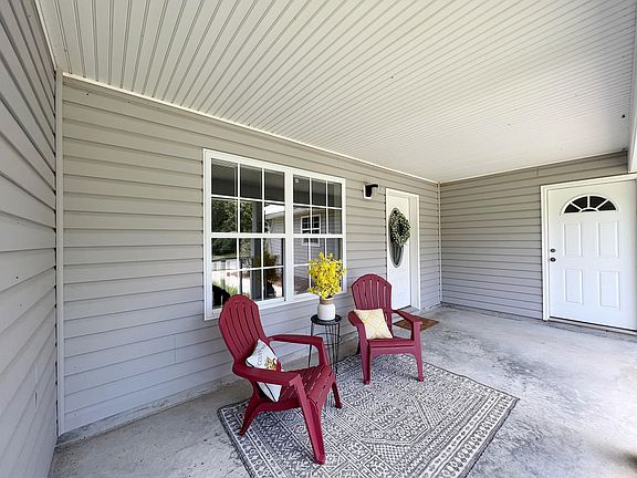 5th image of 830 NE 399th St