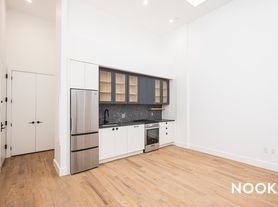 224 N 7th St