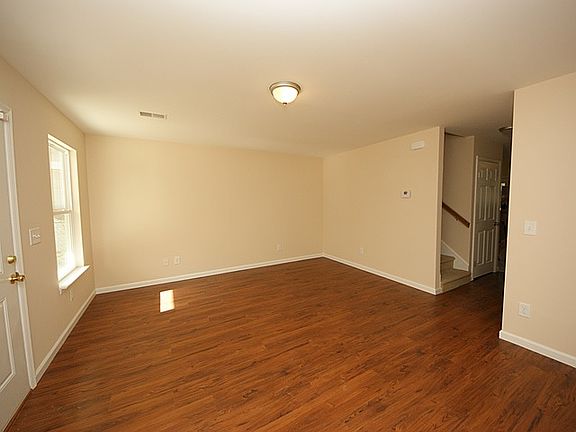 2nd image of 4421 Lambert St