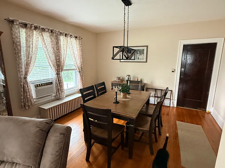2355 Burdett Ave #B — Photo 5