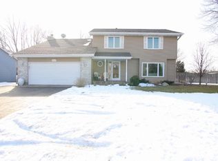 1098 Northview Park Rd, Eagan, MN 55123