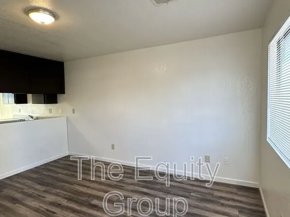 10963 Thompson Dr, Hanford, CA 93230