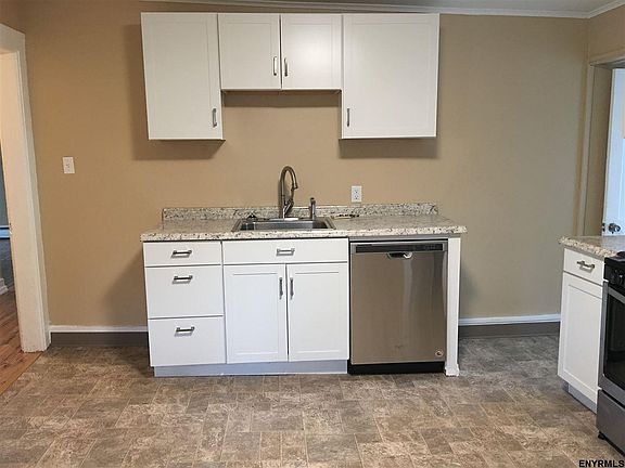 2nd image of 54 Van Dam St