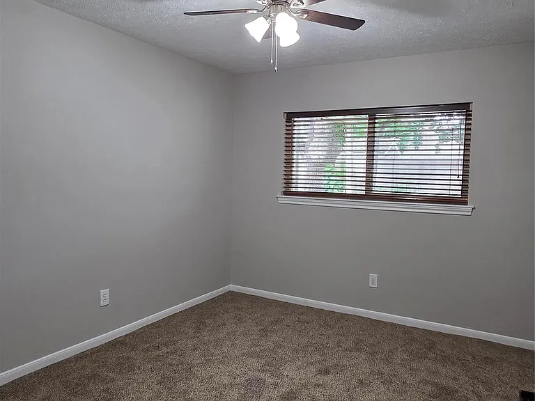 8706 Chelsworth Dr — Photo 17