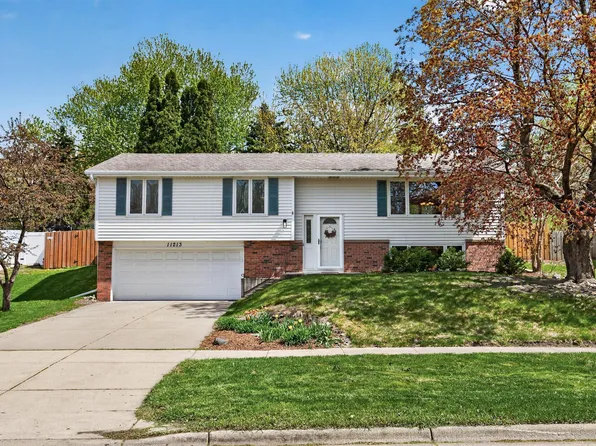 11213 River Hills Dr, Burnsville, MN 55337
