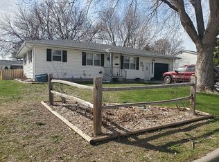 903 Park St, Yankton, SD 57078