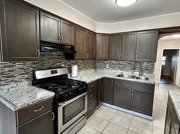 8786 Little Neck Pkwy Floor 2, Floral Park, NY 11001