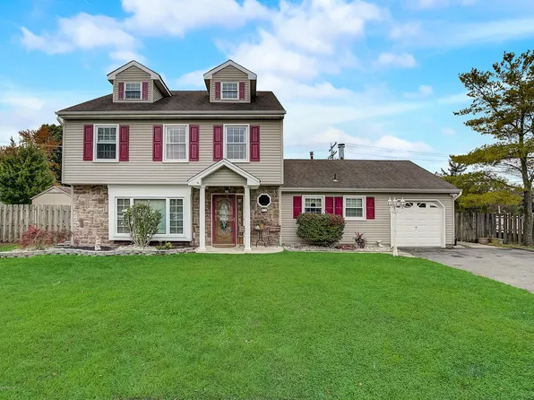 3 Rachael Ct, Howell, NJ 07731